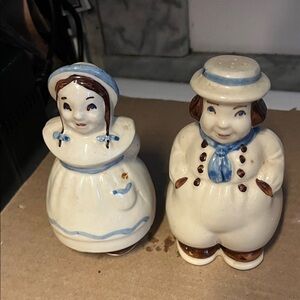Vintage Ceramic Figurines Salt & Pepper Set Shawnee